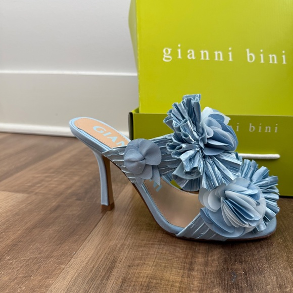 Gianni Bini Hardaway Ruffle Blue Flower Dress Heel 8/12 Sandals - Picture 5 of 7